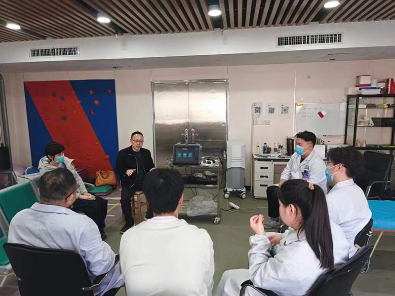 Laser Medis PBM lan Rumah Sakit Rakyat Wuhan melu Kerjasama ing Laser Fisioterapi